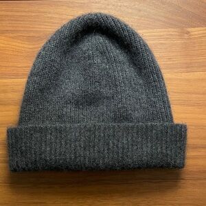 Aritzia Auxiliary Heathered Charcoal Cashmere Beanie